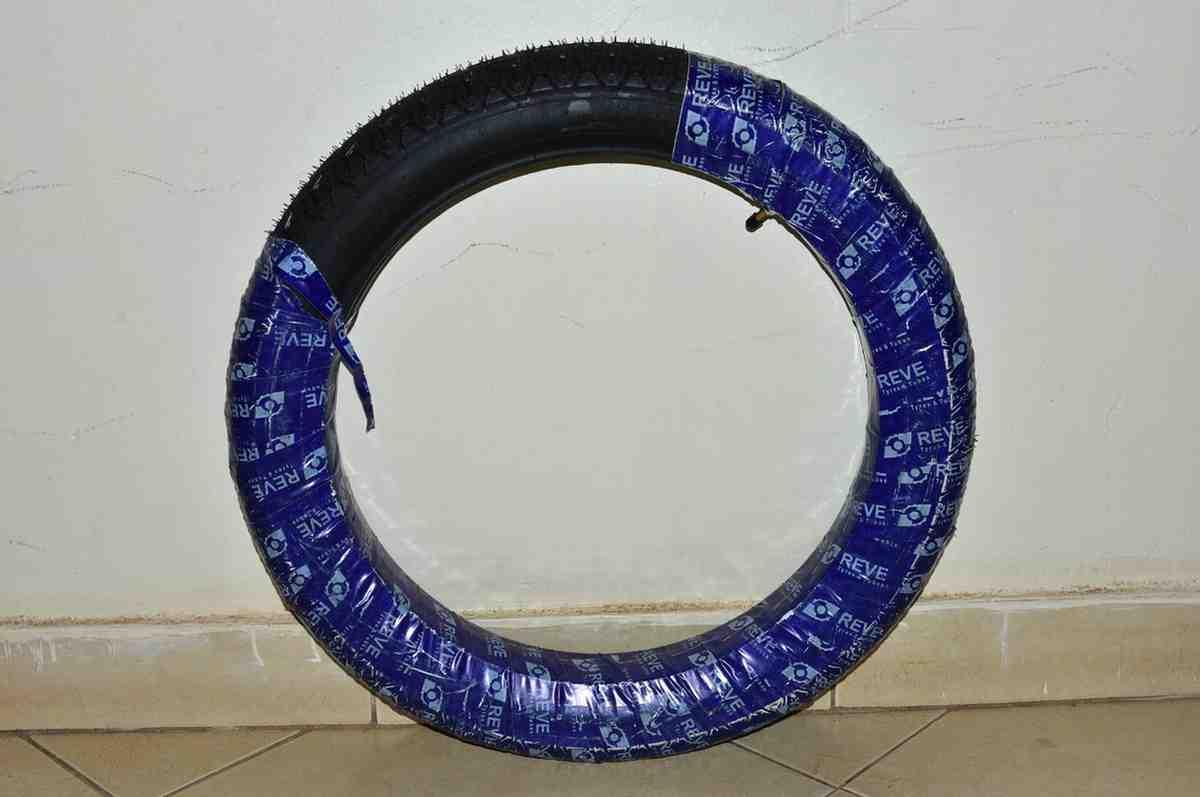 Reve=Tyre Rear(3.0017- VTL TT = MUDGRIP)=3 x 17 