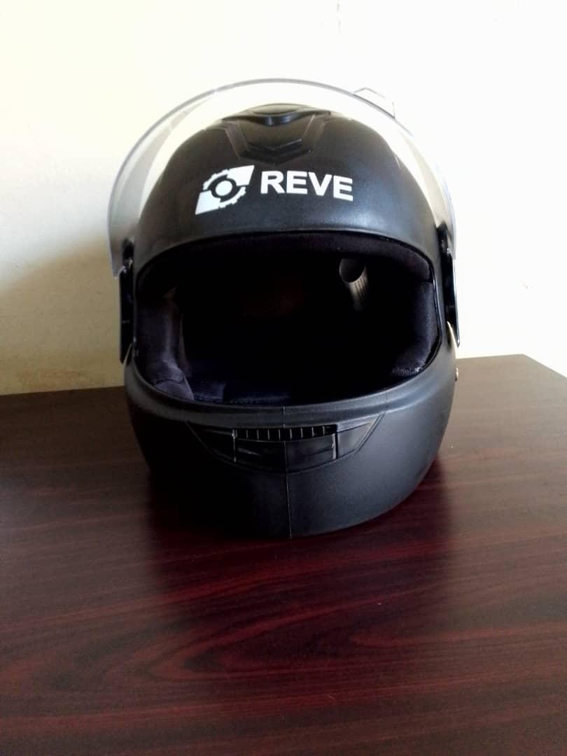 Reve=Helmet Swara Black=Helmet Swara