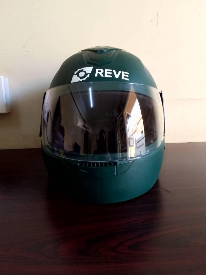 Reve=Helmet Swara Green=Helmet Swara